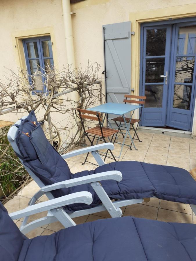 Les Volets Bleus Hotell Charlieu Exteriör bild